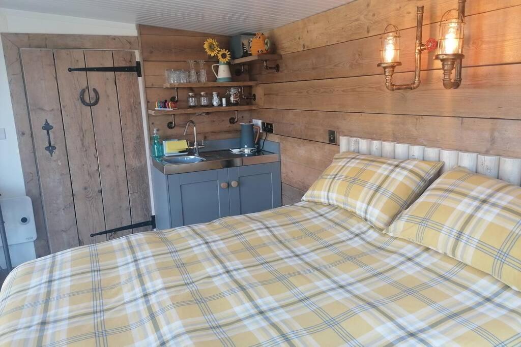 Crown Cabin Wiltshire Near Longleat And Bath Trowbridge Buitenkant foto
